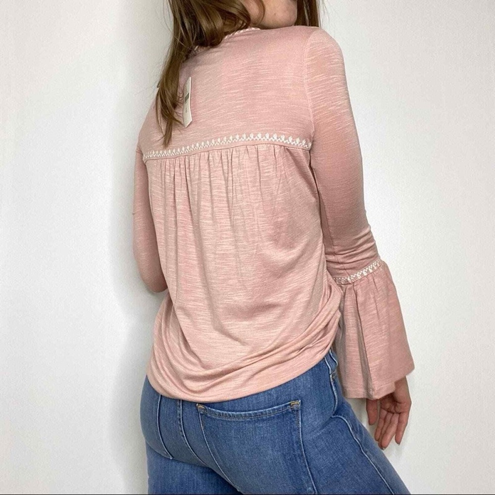 Anthropologie Meadow Rue Blush Pink Bell Sleeve Embroidered Blouse Top Size XS - Picture 3 of 13